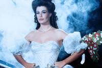 Кадр Женщина в красном