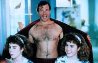 Кадр Розали идет за покупками