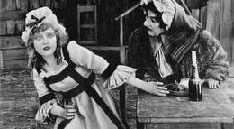 Кадр из фильма "Двое сирот" - 2