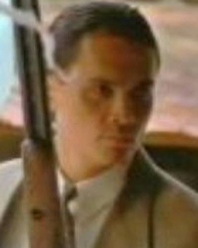 Wayne Caparas фото