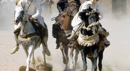 Кадр из фильма "Рожденный в песках" - 2