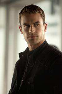 Кадр Дивергент, глава 2: Инсургент