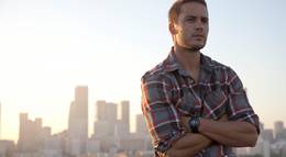 Кадр из фильма "Дикари" - 2