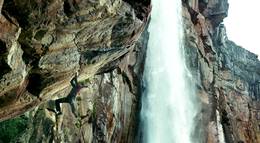 Кадр из фильма "На гребне волны" - 2