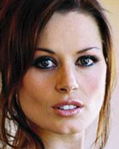 Мадлен Уэст фото