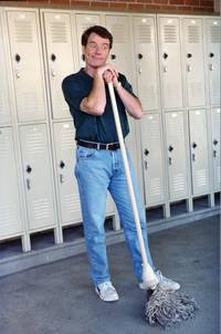 Кадр Малкольм в центре внимания