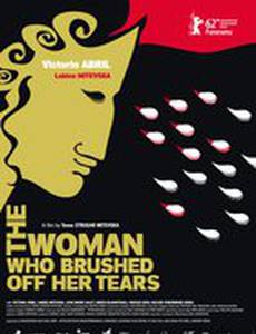 Женщина, смахнувшая свои слезы