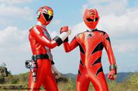 Кадр Gekijô ban Enjin sentai gôonjâ VS Gekirenjâ