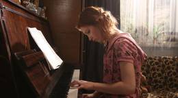 Кадр из фильма "Рыжая" - 1