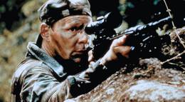 Кадр из фильма "За линией огня" - 1