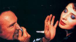 Кадр из фильма "Синий бархат" - 1