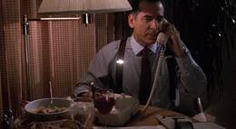 Кадр из фильма "Коломбо: Синица в руках" - 1