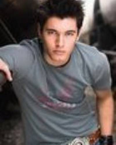 Dustin Schuetter фото