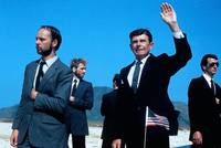 Кадр Безумная миссия 3: Наш человек с Бонд-стрит