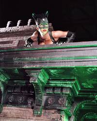 Кадр Женщина-кошка