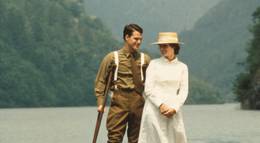 Кадр из фильма "В любви и войне" - 2