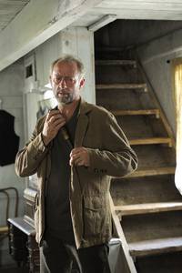 Кадр Быть человеком