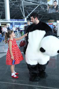 Кадр Подарок с характером