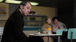 Кадр из фильма "Оковы" - 2