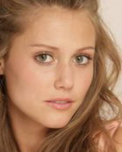 Джулианна Гуилл фото