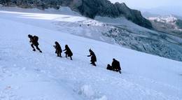 Кадр из фильма "Гора мужества" - 2