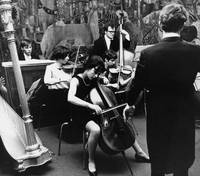 Кадр Любовь и так далее