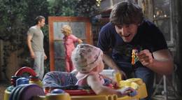 Кадр из фильма "Воспитывая Хоуп" - 1