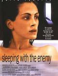 Постер из фильма "В постели с врагом" - 1