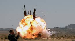 Кадр из фильма "Оружейный барон" - 2