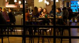 Кадр из фильма "Овцы не опаздывают на поезд" - 2