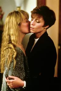 Кадр Клэр, которая упала с луны