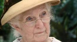 Кадр из фильма "Мисс Марпл: Убийство в доме викария" - 2