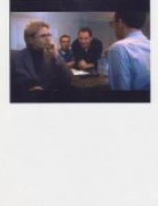 Прячась в стенах (видео)