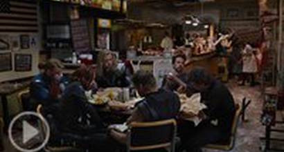 Мстители поедают шаурму