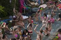 Кадр Соседи