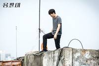 Кадр Ён Паль: Подпольный доктор