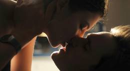 Кадр из фильма "Притяжение" - 2