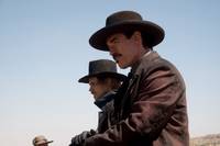 Кадр Джейн берет ружье