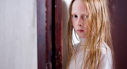 Кадр из фильма "Девочка" - 2