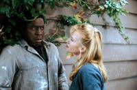 Кадр Рука, качающая колыбель