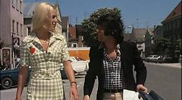 Кадр из фильма "Hausfrauen-Report 4" - 2