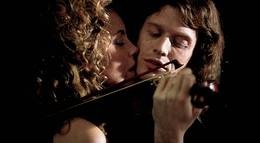 Кадр из фильма "Красная скрипка" - 2