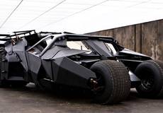 Бэтмобиль из «Темного рыцаря» продают за миллион долларов