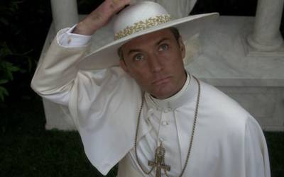 10 причин посмотреть сериал «Молодой Папа» с Джудом Лоу