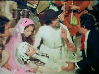 Кадр Амар,  Акбар, Антони