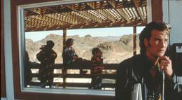 Кадр из фильма "Отчаянный папа" - 1