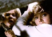 Кадр Дом на краю кладбища