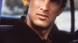 Кадр из фильма "Над законом" - 2