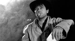 Кадр из фильма "Сквозь проволоку" - 1