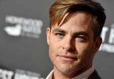 Крис Пайн заменит Сета Рогена в роли журналиста-легенды